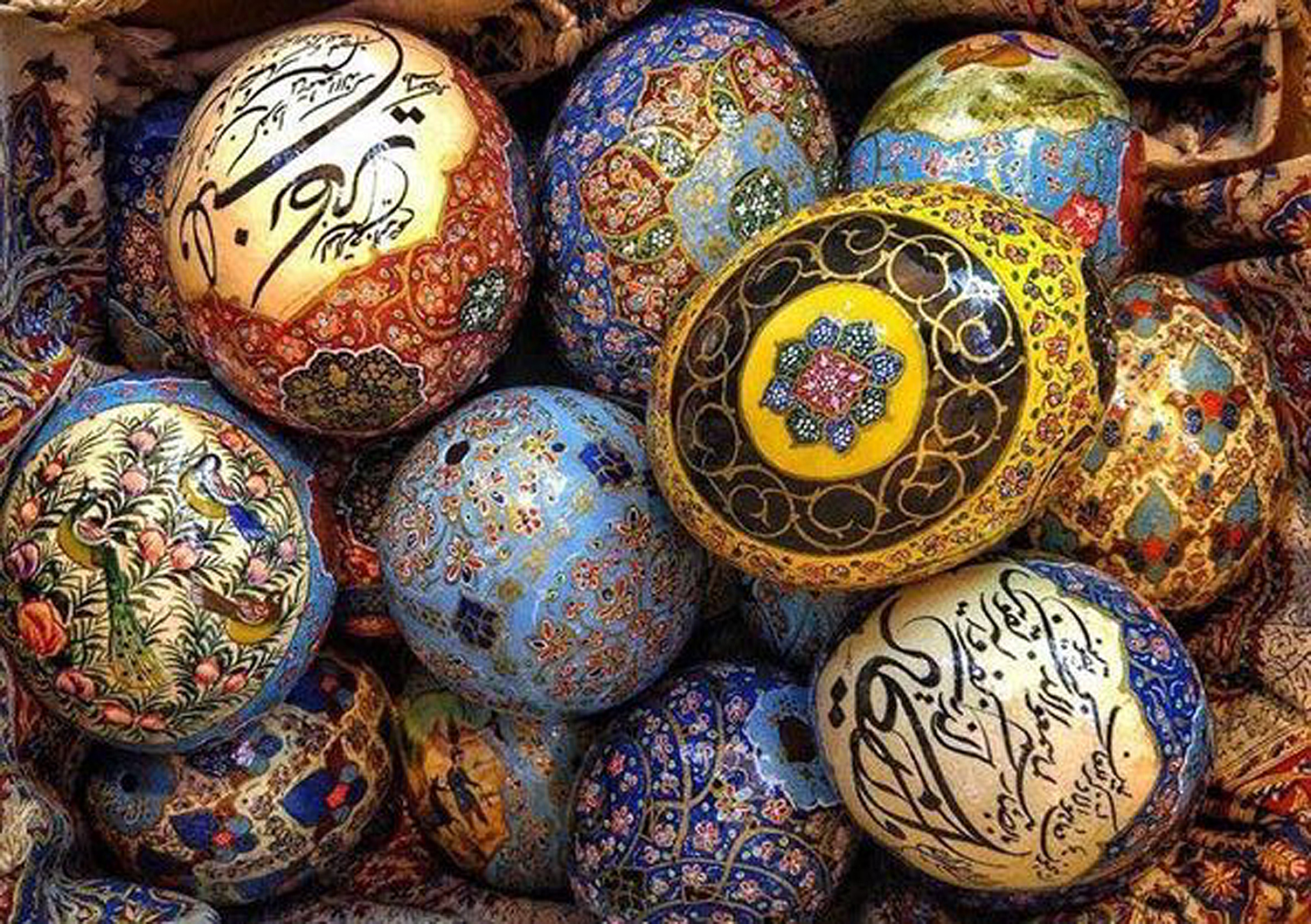 Иранская традиция раскрашивать яйца на Навруз