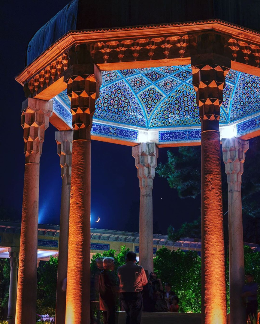 Хафезиех – гробница и мавзолей персидского поэта Хафиза в Ширазе
